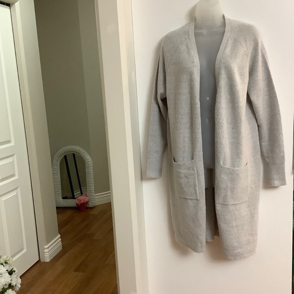 Cloth brand Lovely long soft cardigan MEDIUM light grey color - Picture 1 of 11